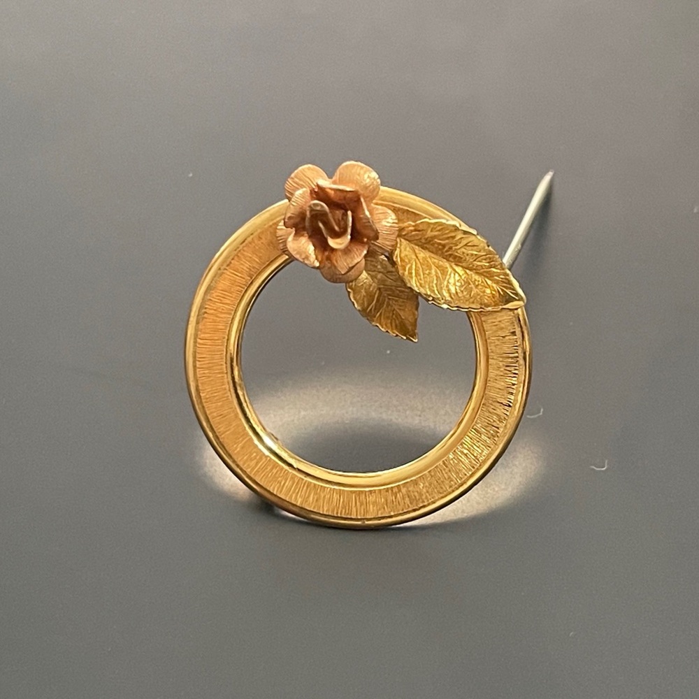 Vintage Gold Tone brooch.